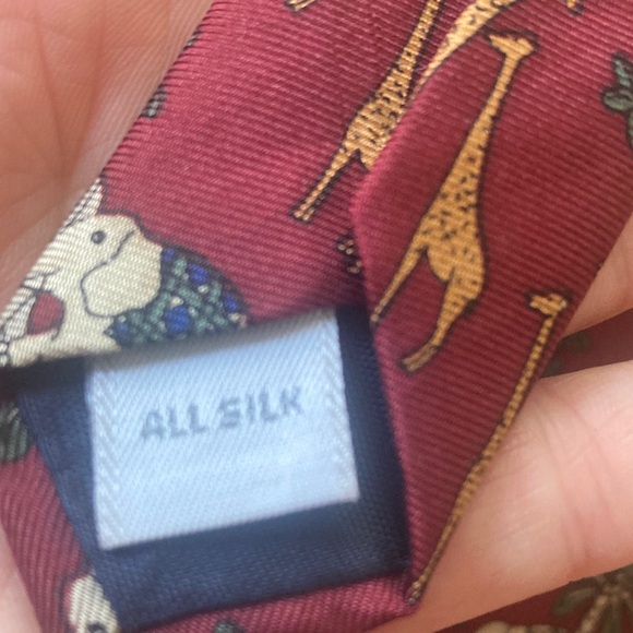 Van Heusen Vintage Burgundy Tie with Elephant and Giraffe Print - Picture 3 of 5